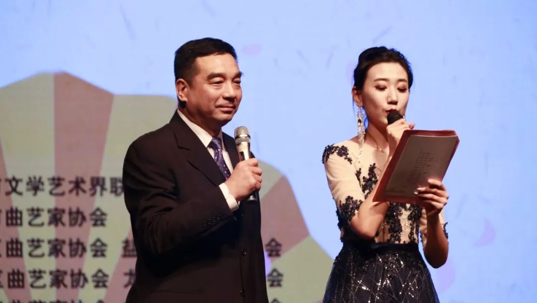 演员李林的成功之路，学习表演艺术及成为优秀演员的指南
