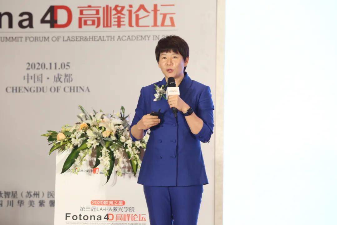 田艳丽最新时尚穿搭展现独特魅力风采！